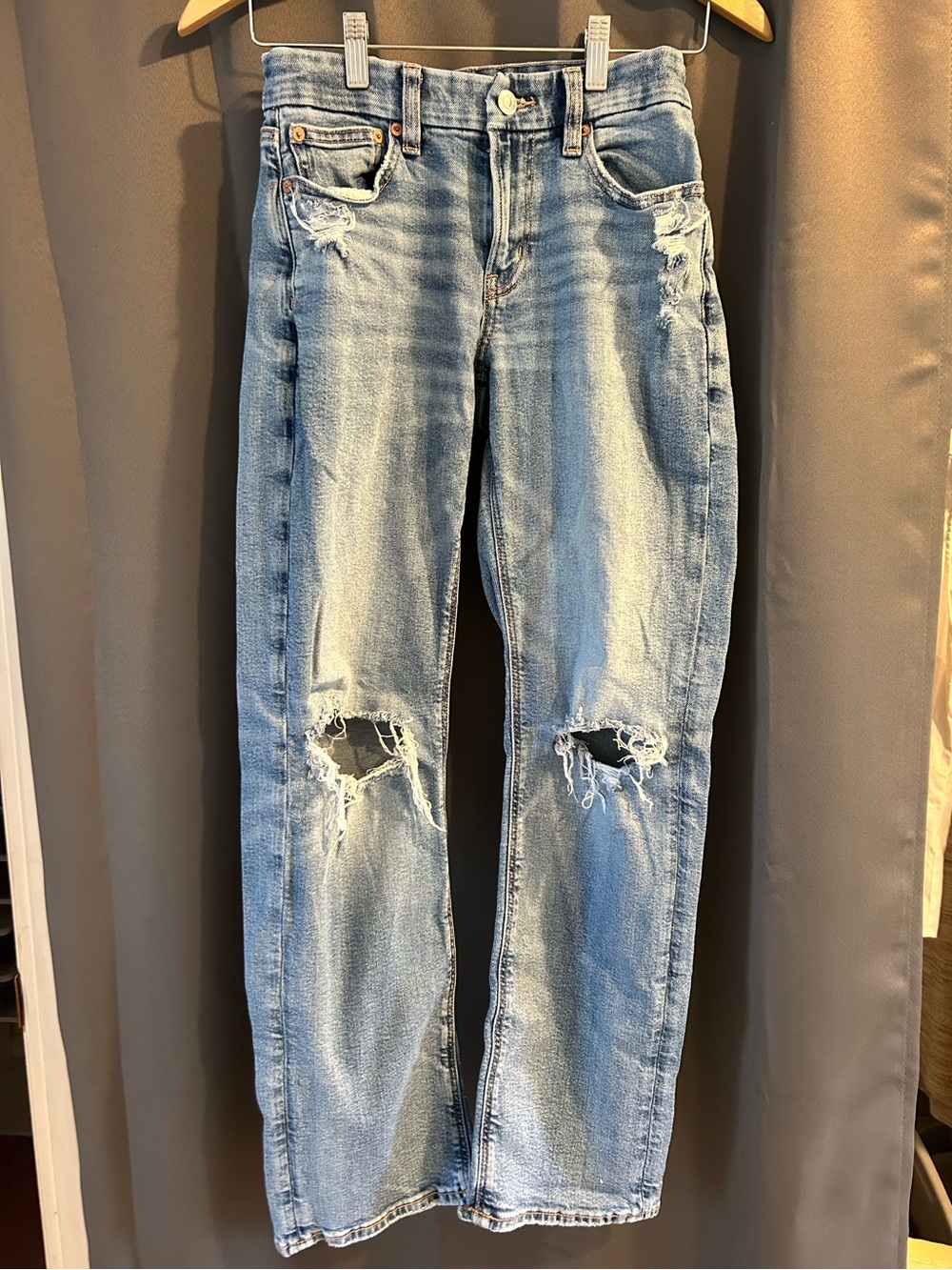 AE distressed straight leg jean size 2